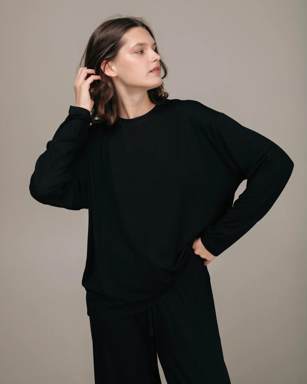 Мʼякий жіночий лонг від ANMIREPOSE