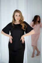 Hodvábne midi šaty Gitta s volánikovými rukávmi od FAYNA