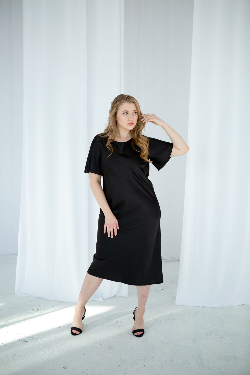 Шовкова сукня Gitta Міді з рукавами воланами від FAYNA