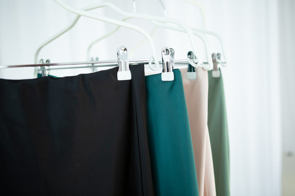 Hodvábna maxi sukňa od FAYNA