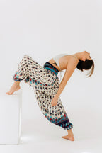 Unisex nohavice Aladdin's "Paisley" tyrkysovo-granátovej farby od RAO