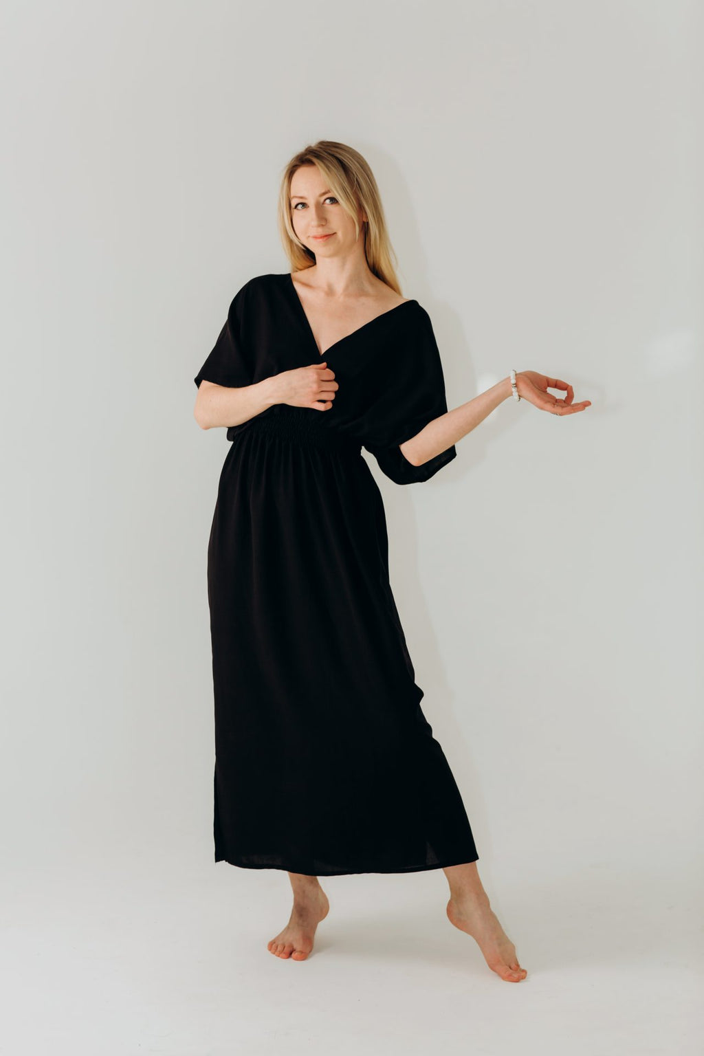 Чорна сукня з V-подібним вирізом "Tiara" RAO