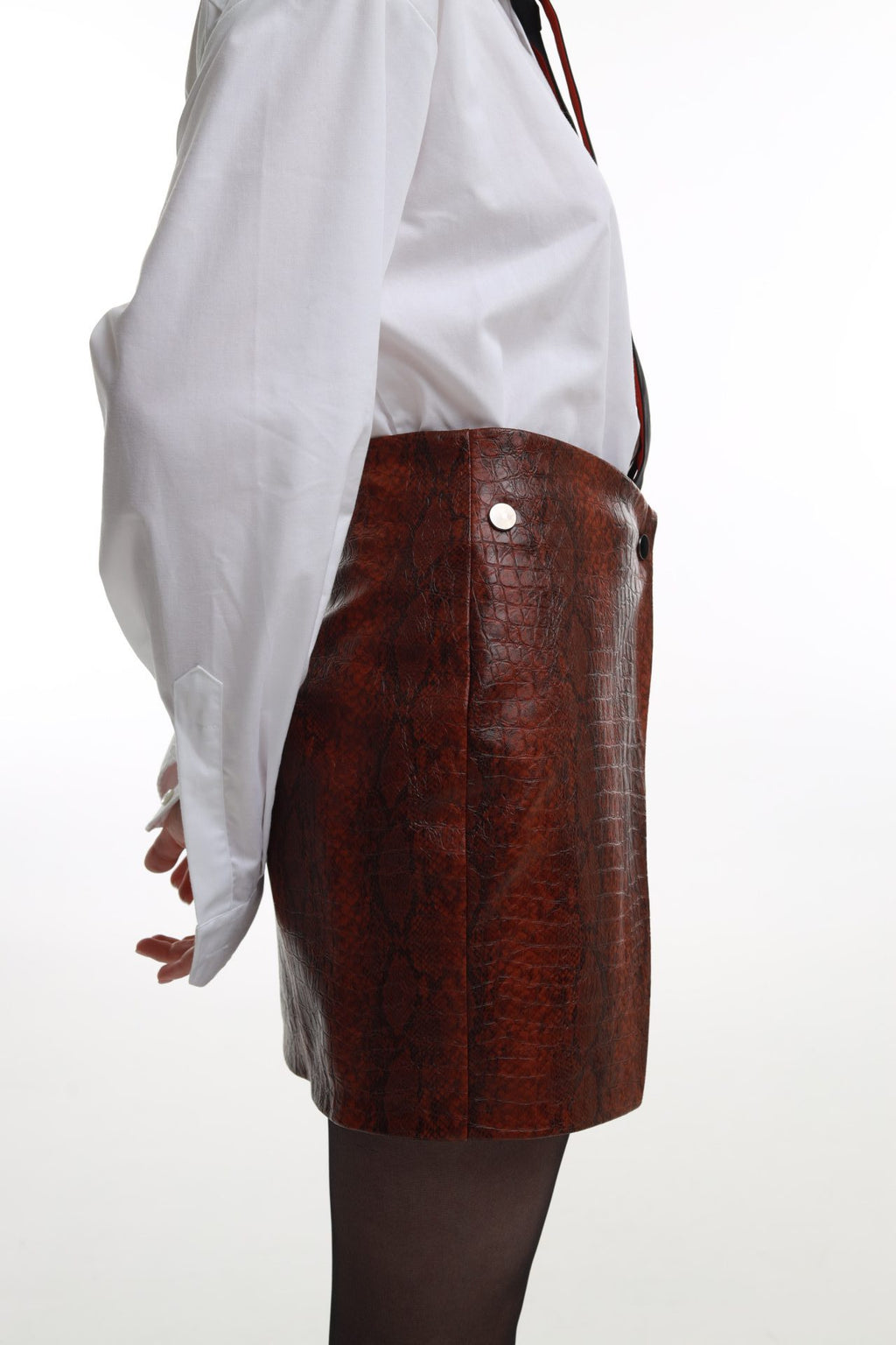 Hnedá sukňa zo syntetickej kože BRU