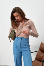 Лонгслів з драпіруванням і золотою деталлю від KA.EL