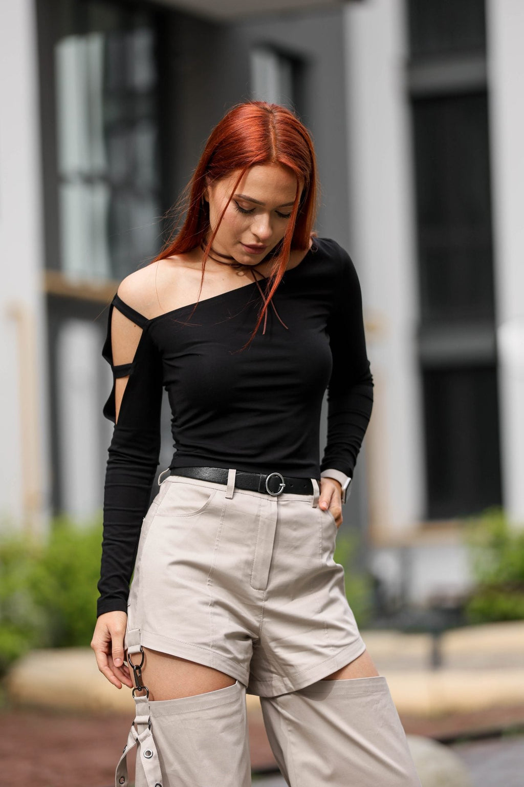 Dlhý rukáv s asymetrickým rukávom, čierny, od BRU