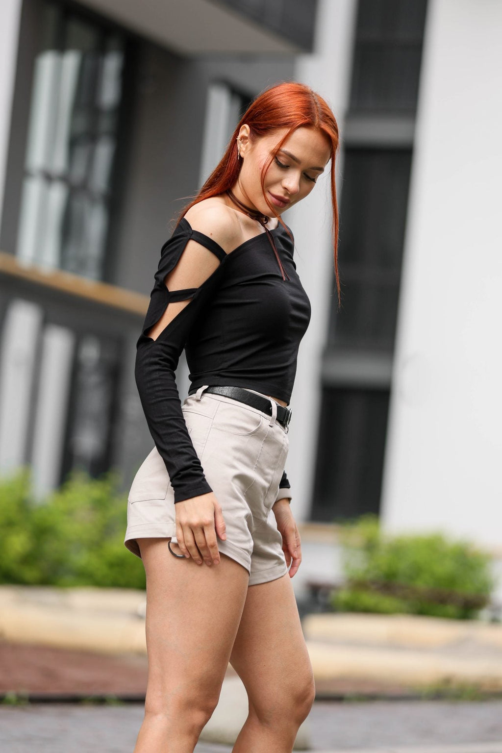 Dlhý rukáv s asymetrickým rukávom, čierny, od BRU