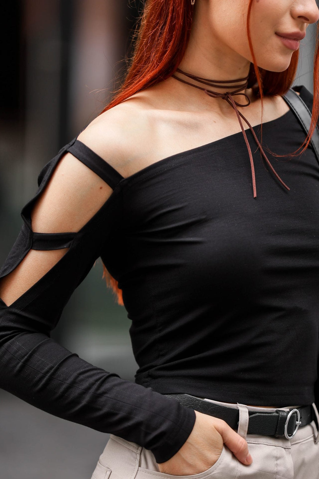 Dlhý rukáv s asymetrickým rukávom, čierny, od BRU