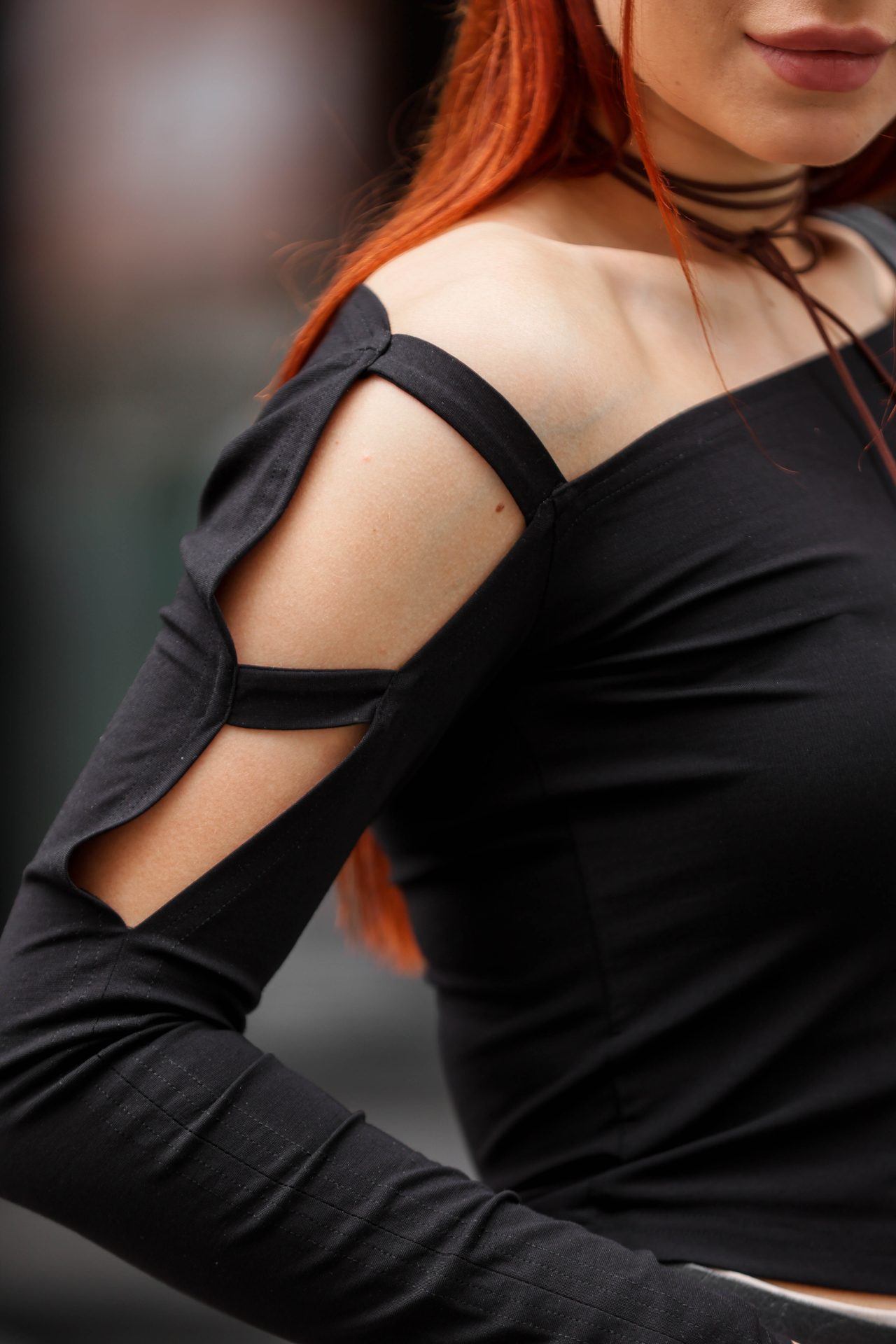 Лонгслів з асиметричним рукавом чорний від BRU