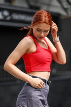 Топ з відкритою спинкою в кольорах чорний, червоний від BRU