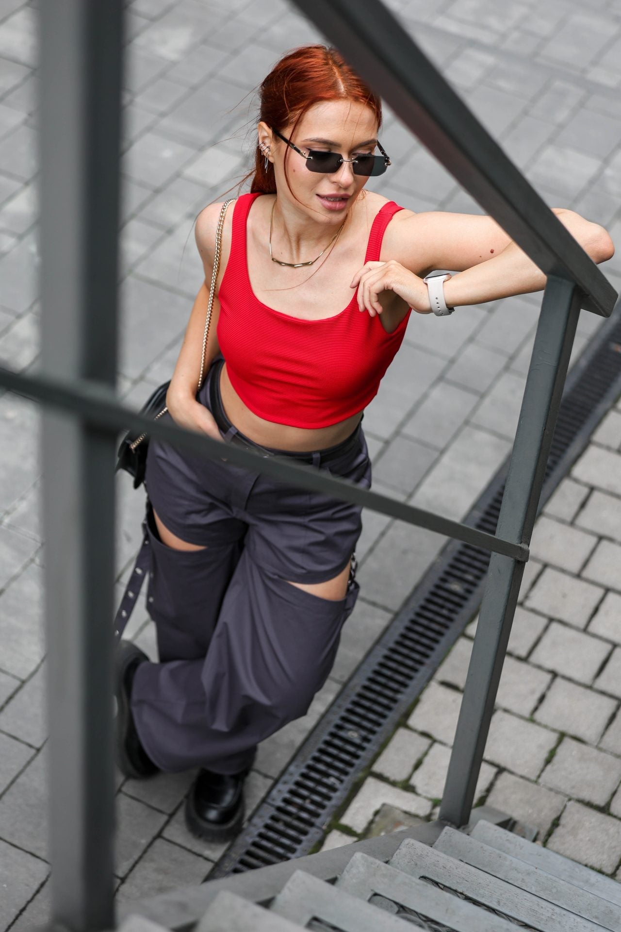 Топ з відкритою спинкою в кольорах чорний, червоний від BRU