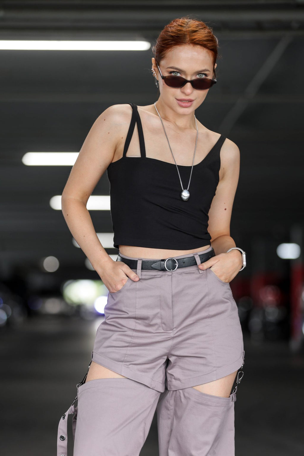 Top s asymetrickými ramienkami vo farbách: čierna, svetlofialová od BRU 