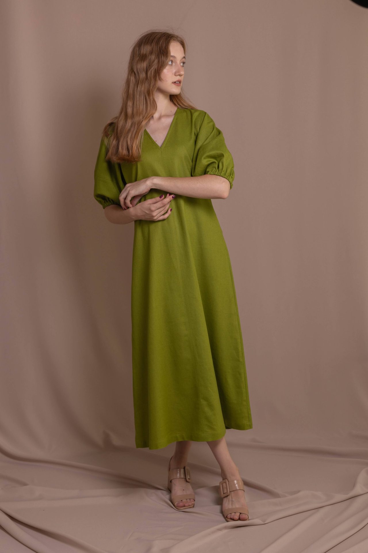 Сукня А-силуету з кропиви, колір оливковий від VIRA APPAREL