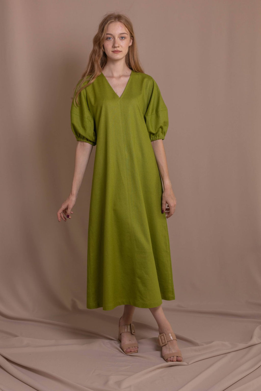 Сукня А-силуету з кропиви, колір оливковий від VIRA APPAREL