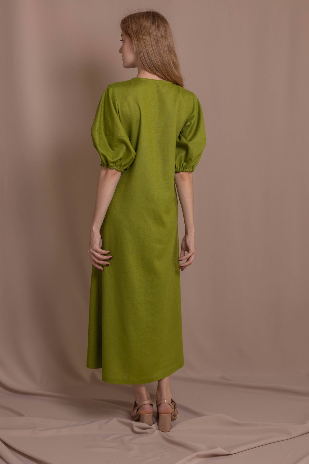 Сукня А-силуету з кропиви, колір оливковий від VIRA APPAREL