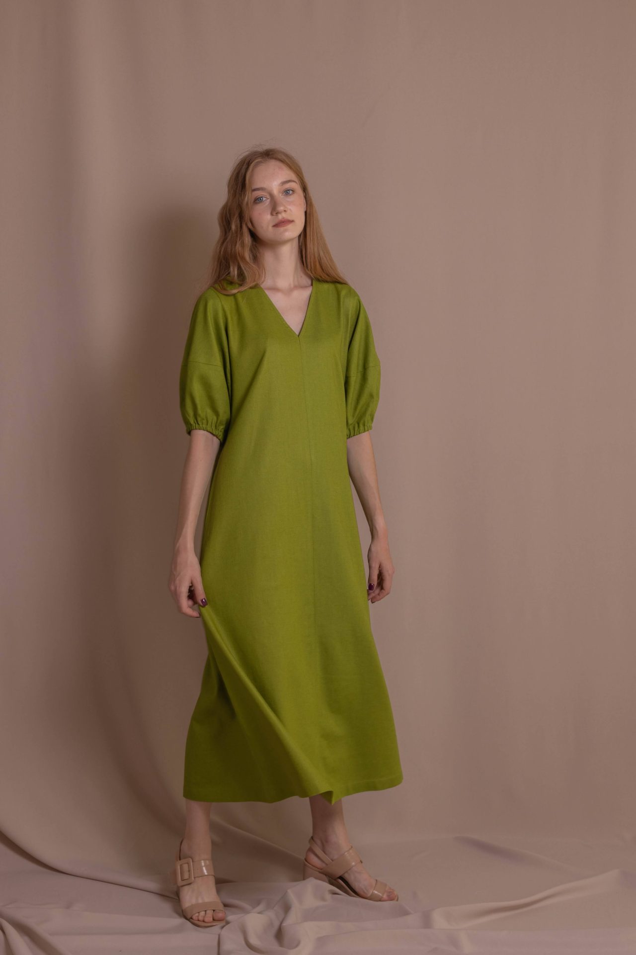 Сукня А-силуету з кропиви, колір оливковий від VIRA APPAREL