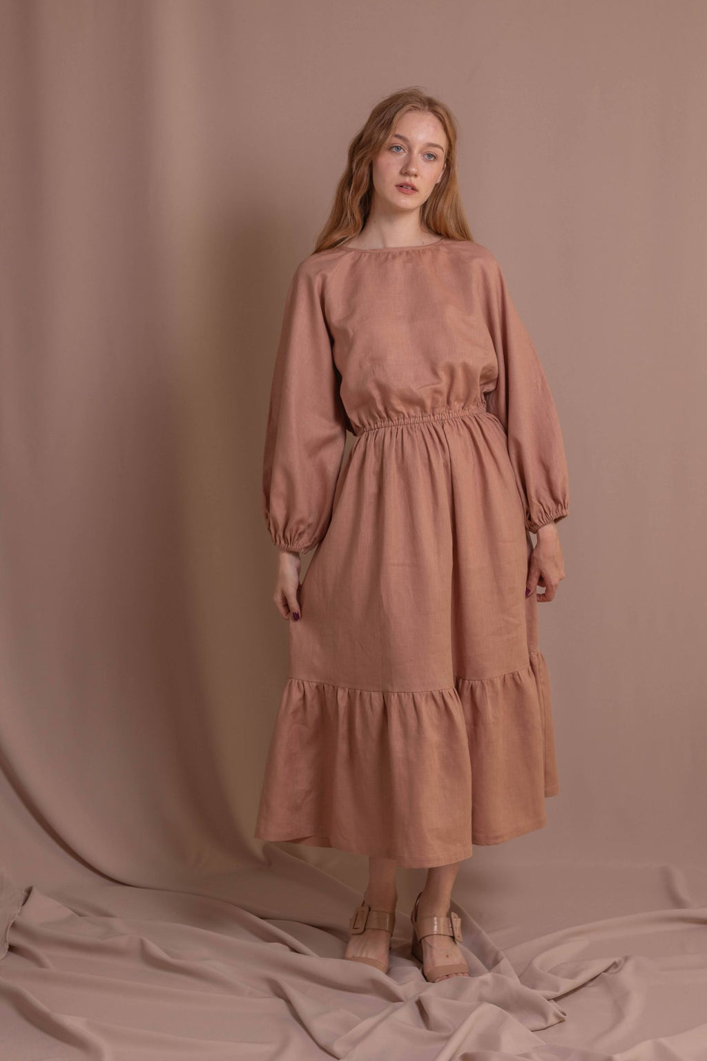 Лляна сукня з гудзиками на спинці від VIRA APPAREL