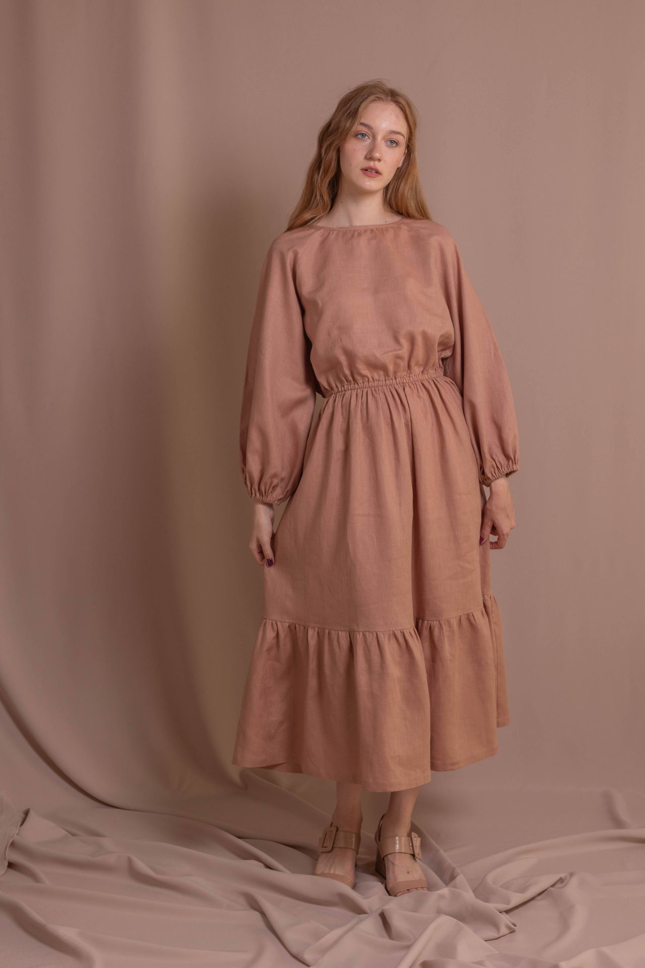 Лляна сукня з гудзиками на спинці від VIRA APPAREL