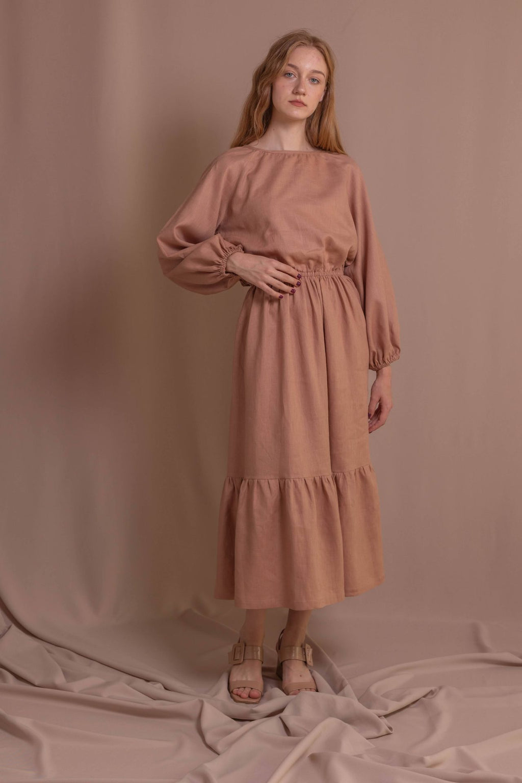 Лляна сукня з гудзиками на спинці від VIRA APPAREL