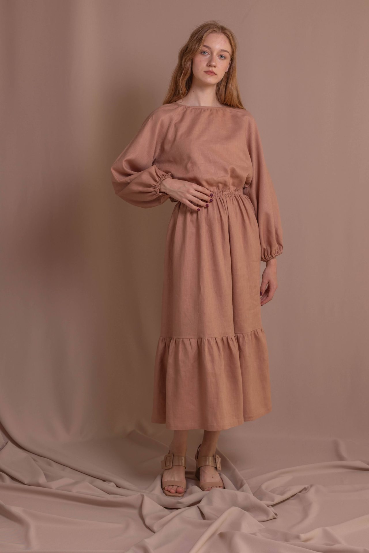 Лляна сукня з гудзиками на спинці від VIRA APPAREL