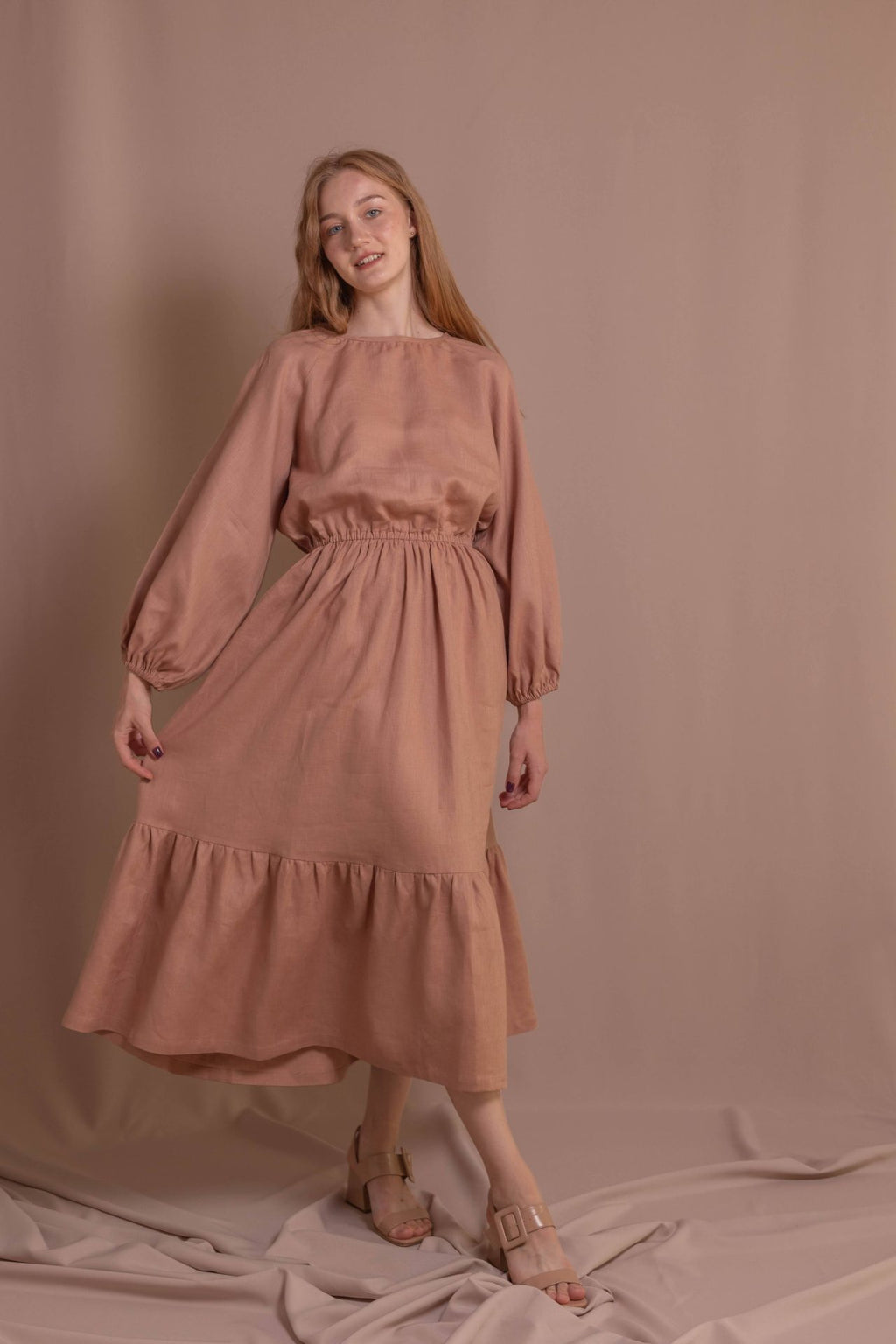 Лляна сукня з гудзиками на спинці від VIRA APPAREL