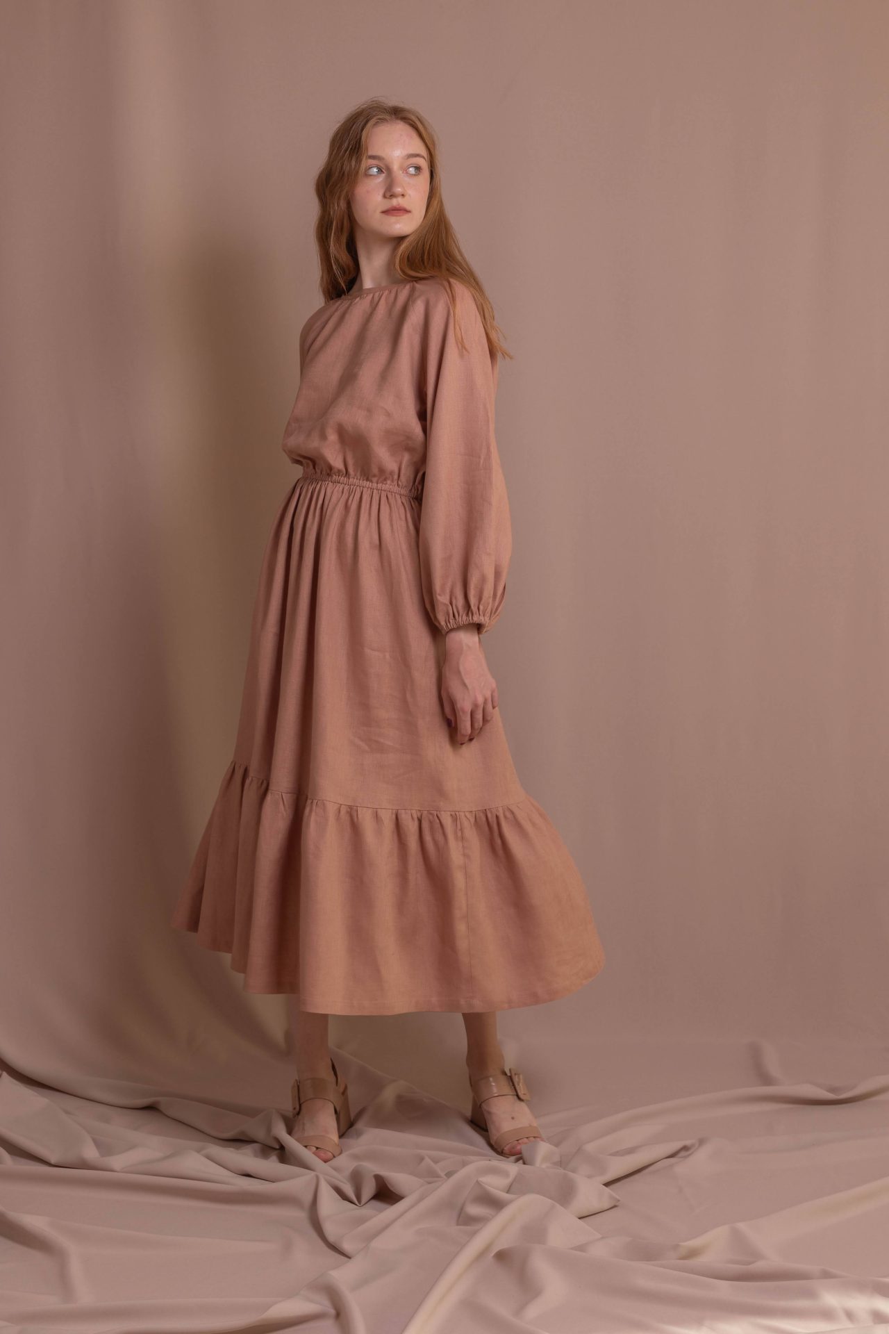 Лляна сукня з гудзиками на спинці від VIRA APPAREL