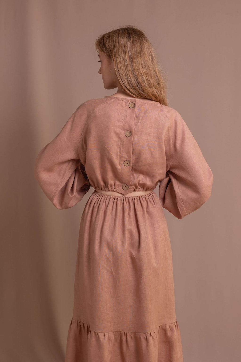 Лляна сукня з гудзиками на спинці від VIRA APPAREL