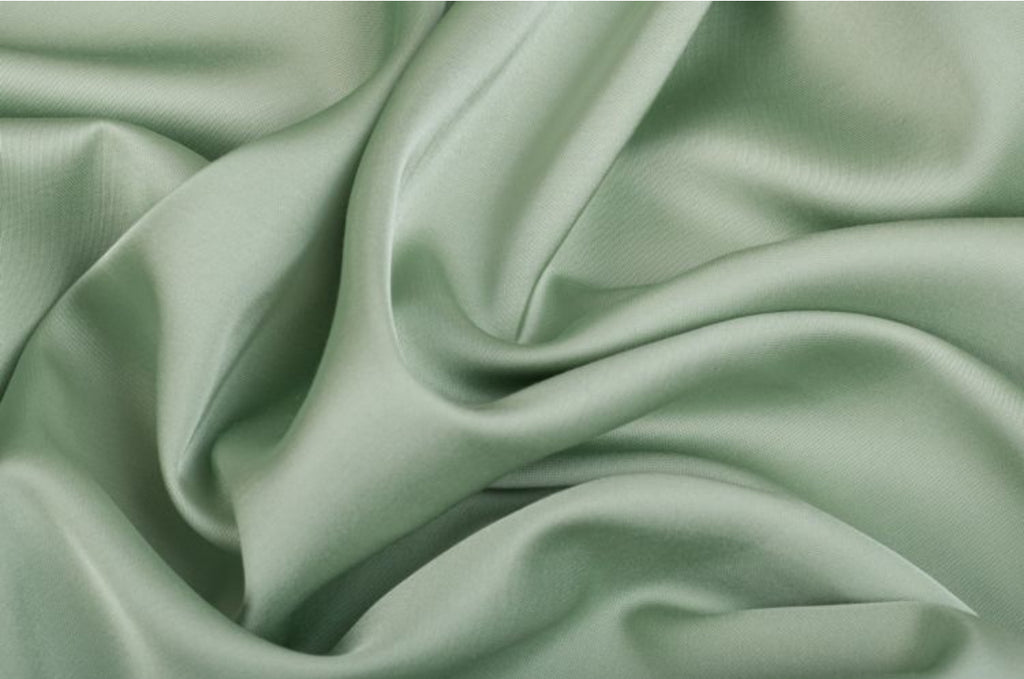 Hodvábne mini šaty Gitta s volánikovými rukávmi od FAYNA