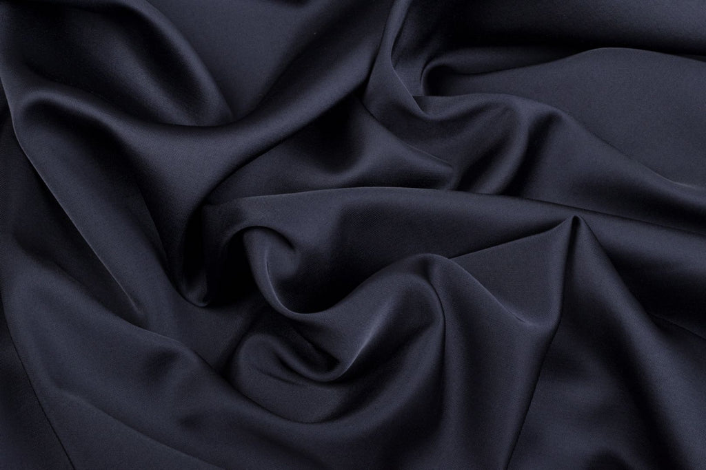 Klasický hodvábny top od FAYNA