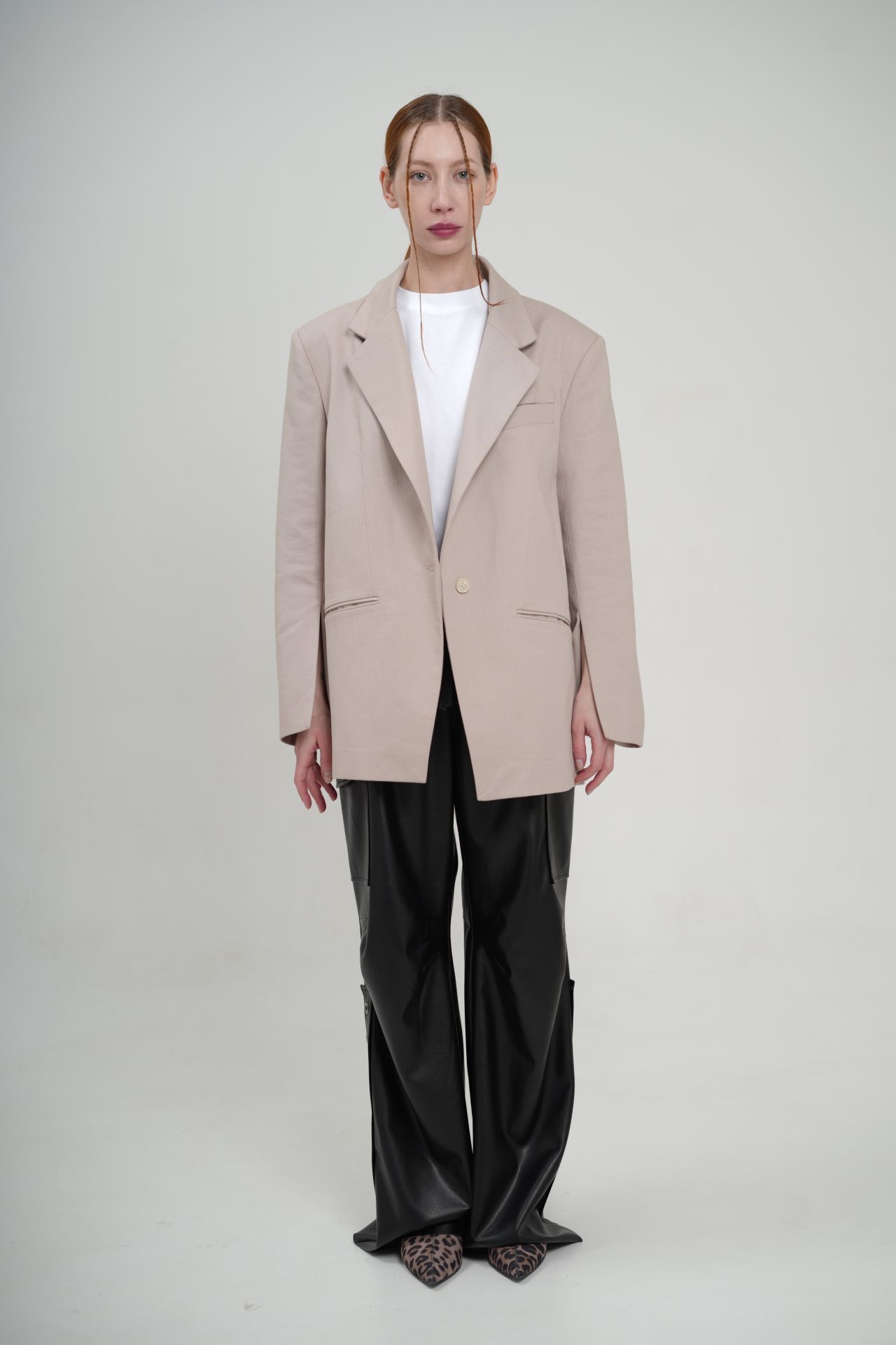 Жакет з розрізами на рукавах беж BRU