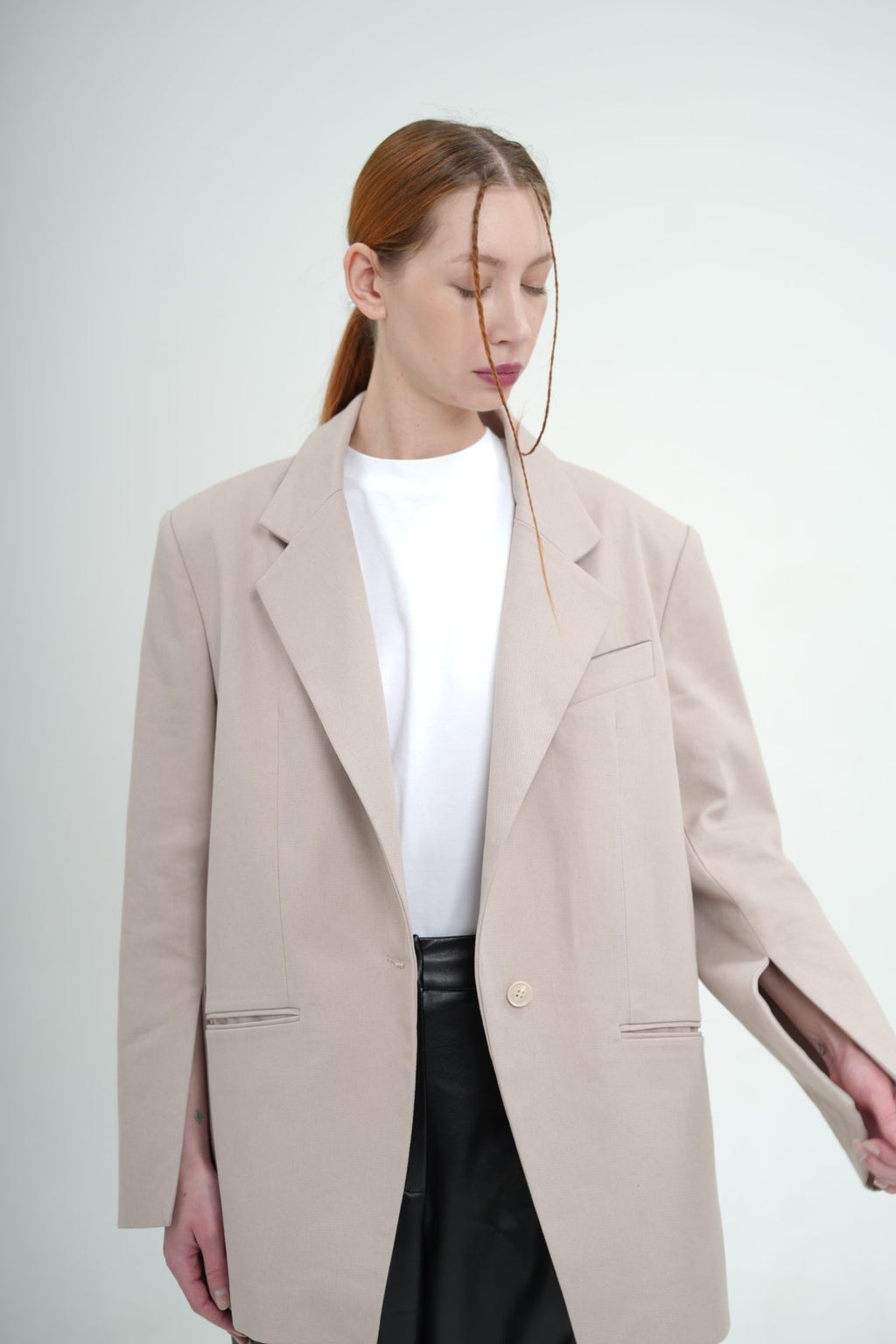 Bunda s rozparkami na rukávoch béžová BRU