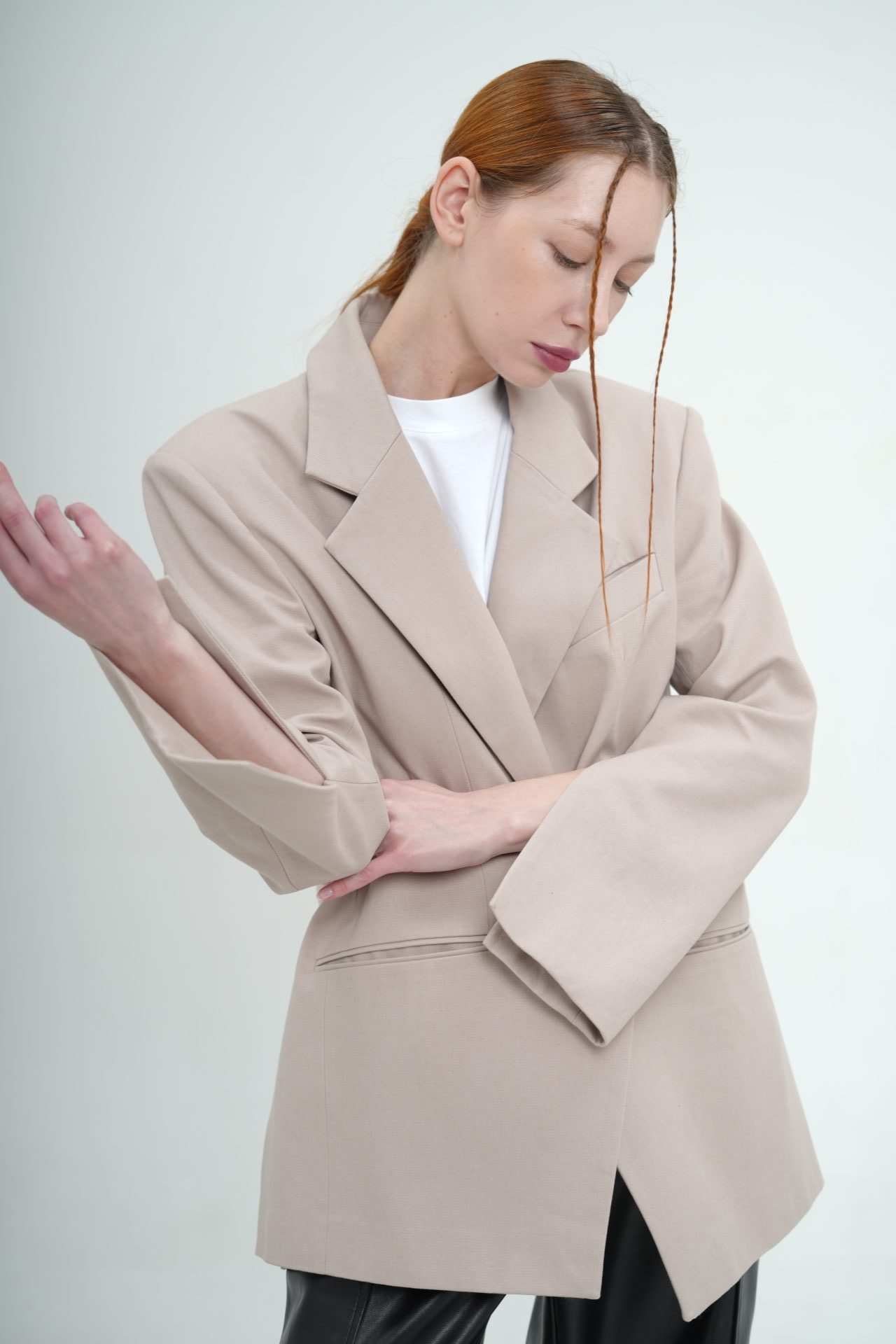 Жакет з розрізами на рукавах беж BRU