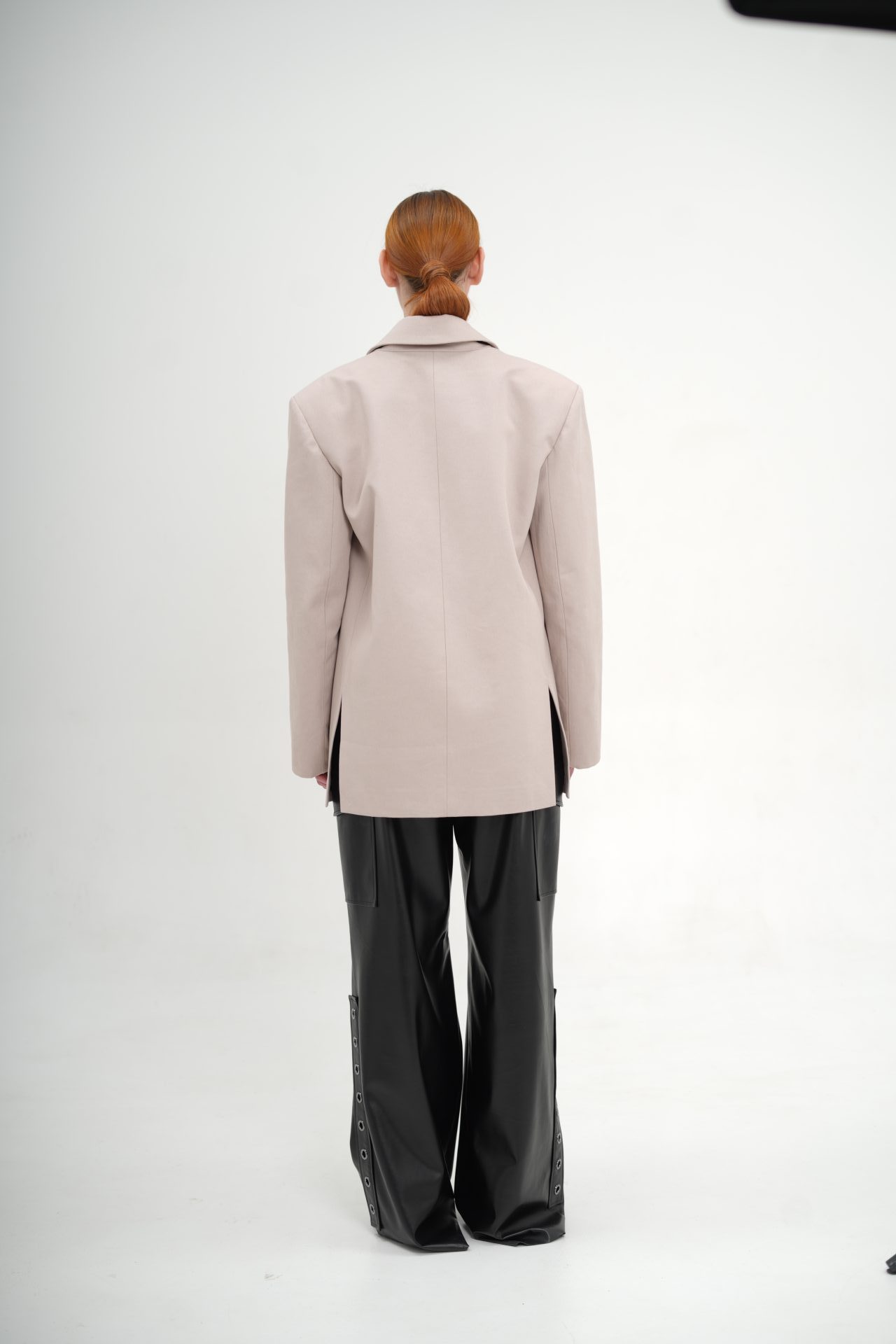 Жакет з розрізами на рукавах беж BRU