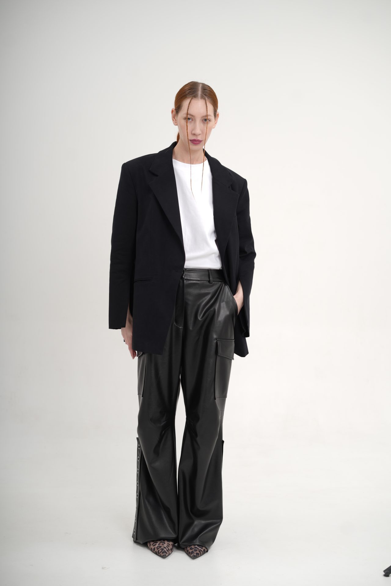 Жакет з розрізами на рукавах чорний BRU