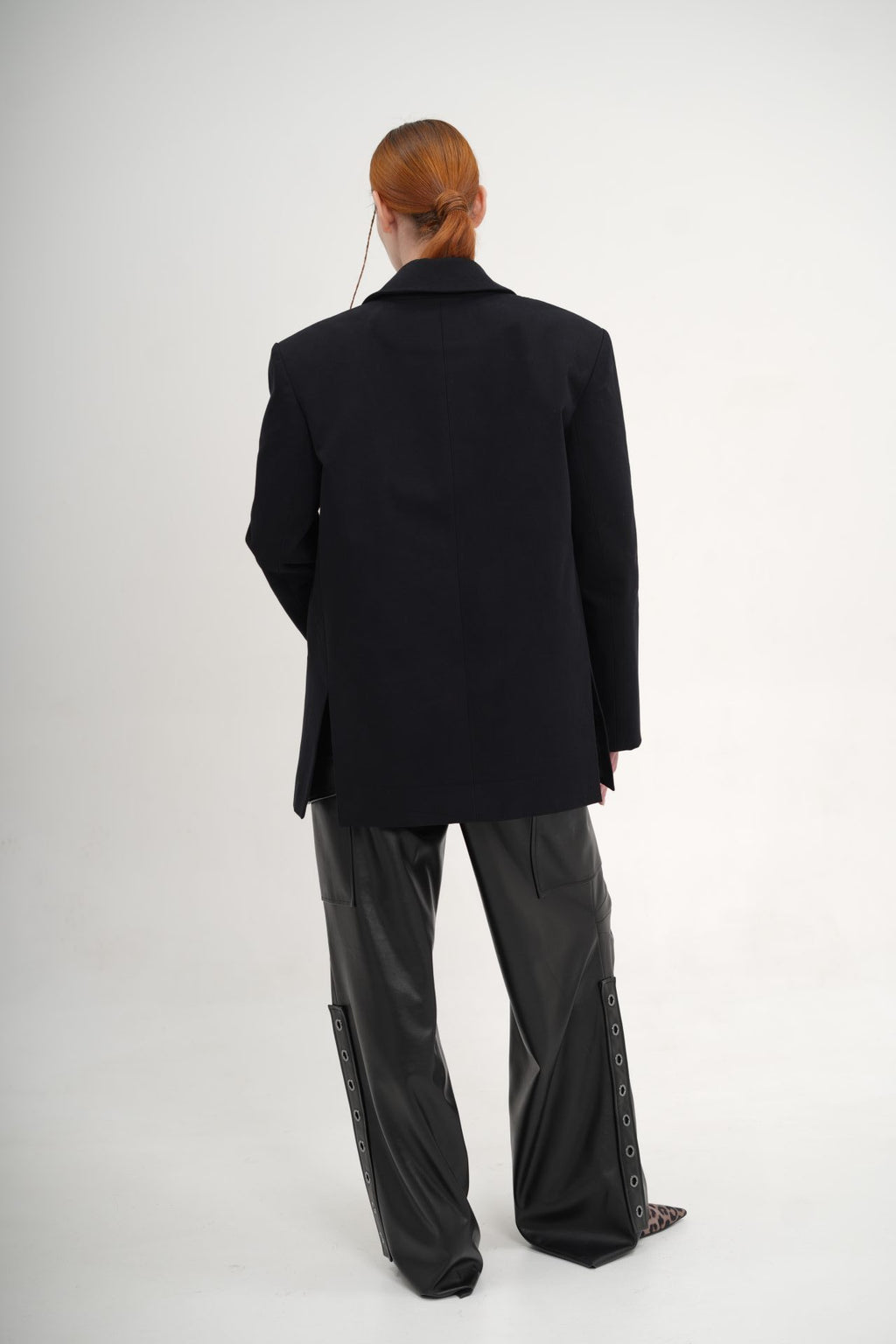 Bunda s rozparkami na rukávoch, čierna BRU