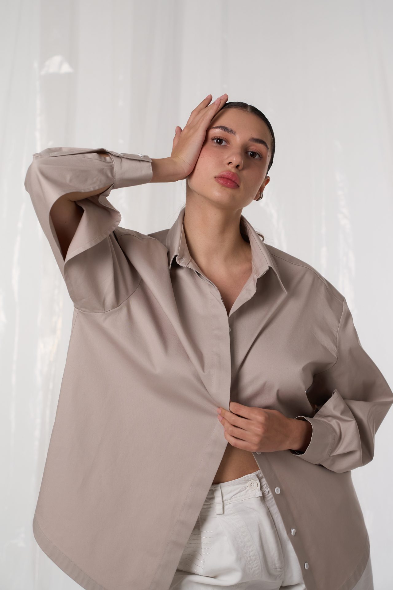 Сорочка з прихованими розрізами на рукавах (3 кольори) BRU