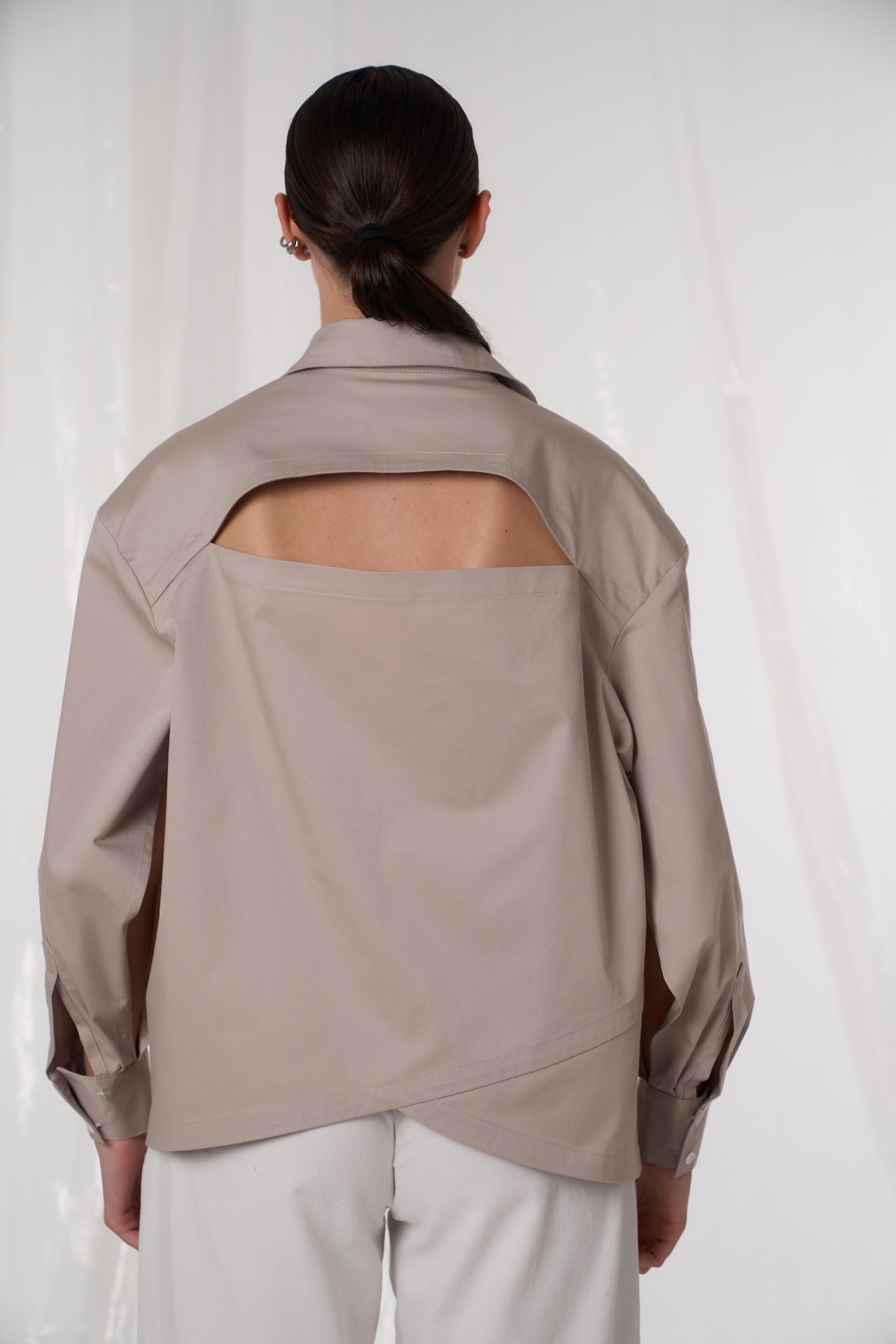 Сорочка з прихованими розрізами на рукавах (3 кольори) BRU