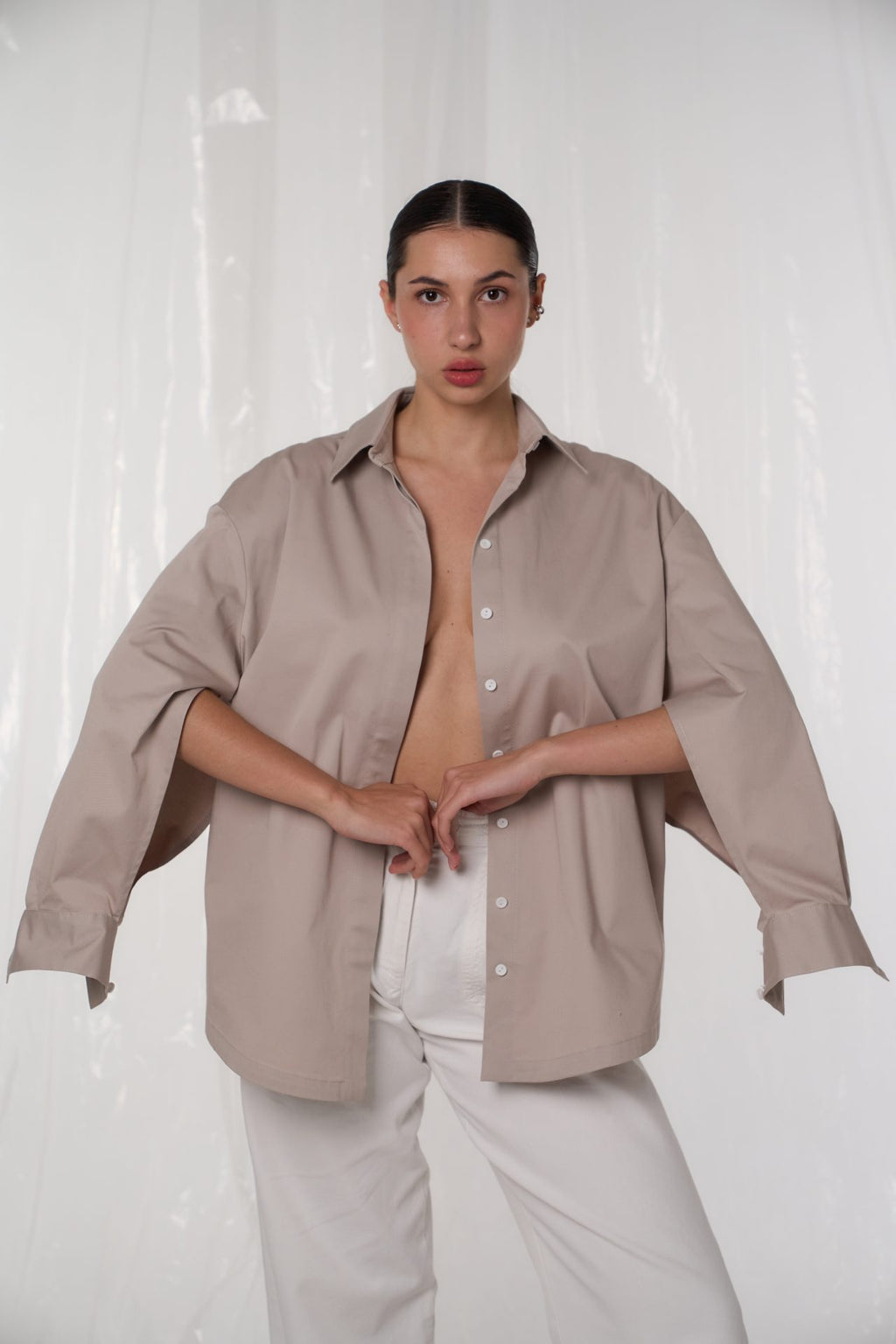 Сорочка з прихованими розрізами на рукавах (3 кольори) BRU