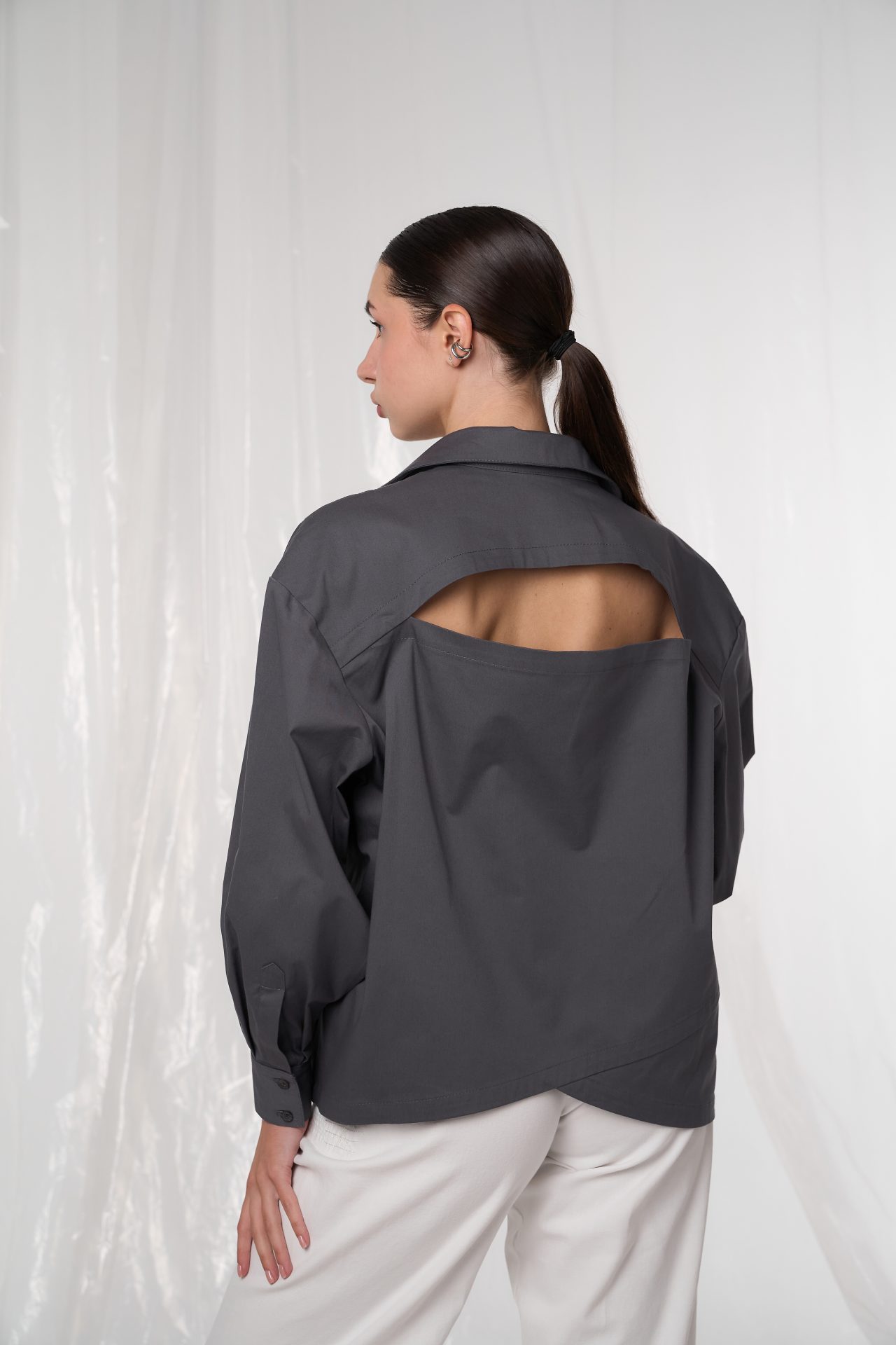 Сорочка з прихованими розрізами на рукавах (3 кольори) BRU