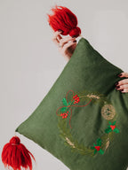 Наволочка лляна з вишивкою та шерстяними китицями Різдвяно-Новорічна SAVE yourself