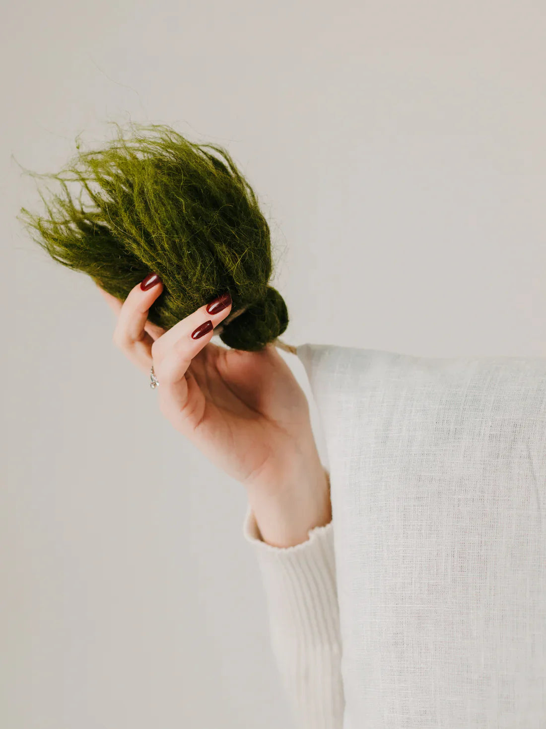 Наволочка лляна з вишивкою Дерево роду з китицями SAVE yourself