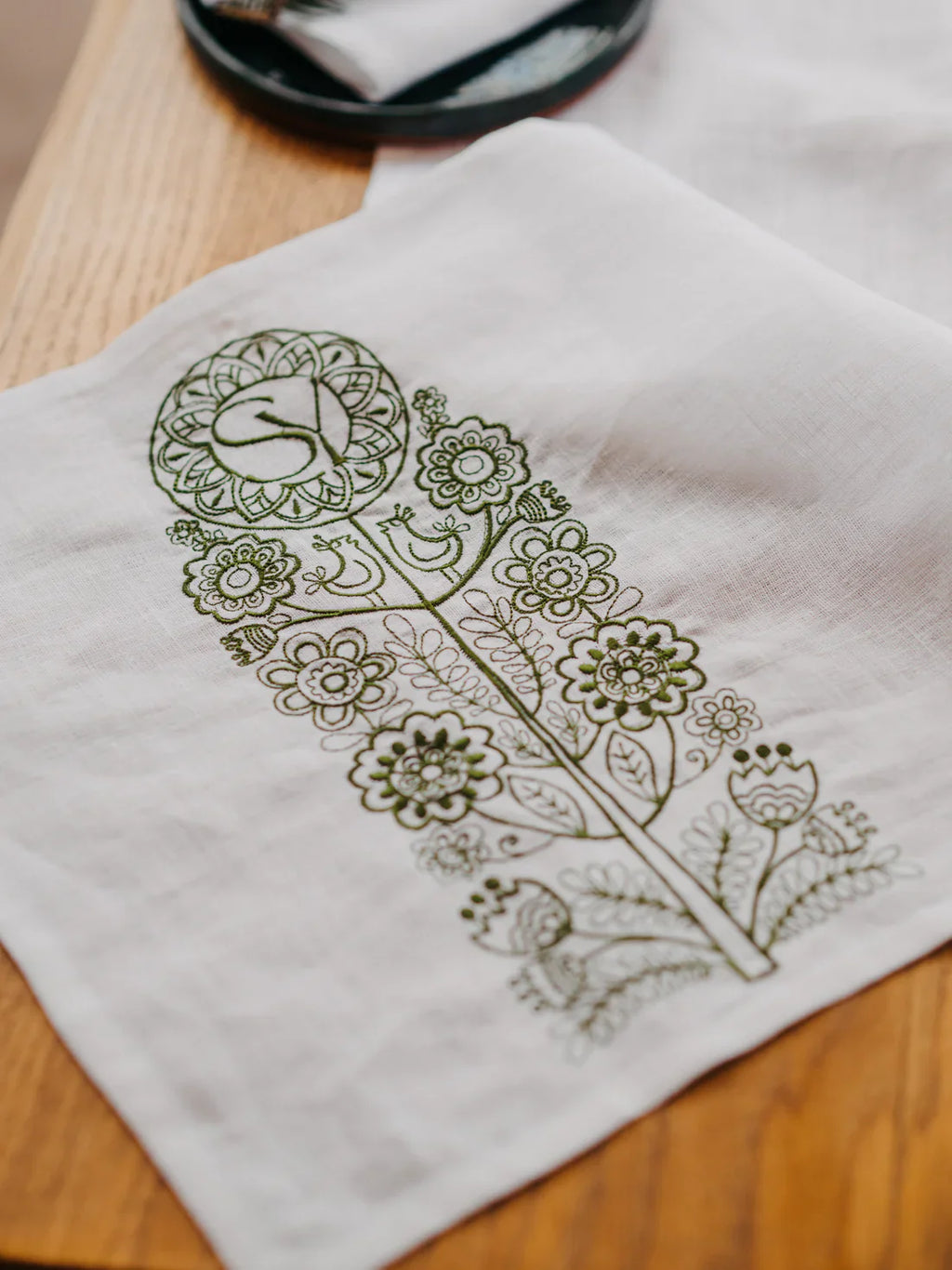 Ранер лляний, доріжка на стіл Дерево роду SAVE yourself