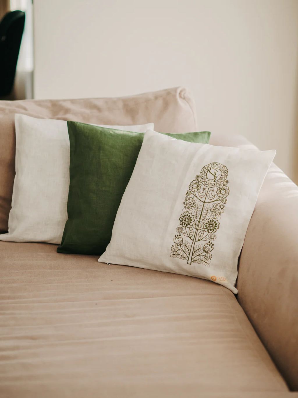 Наволочка лляна з вишивкою Дерево роду SAVE yourself