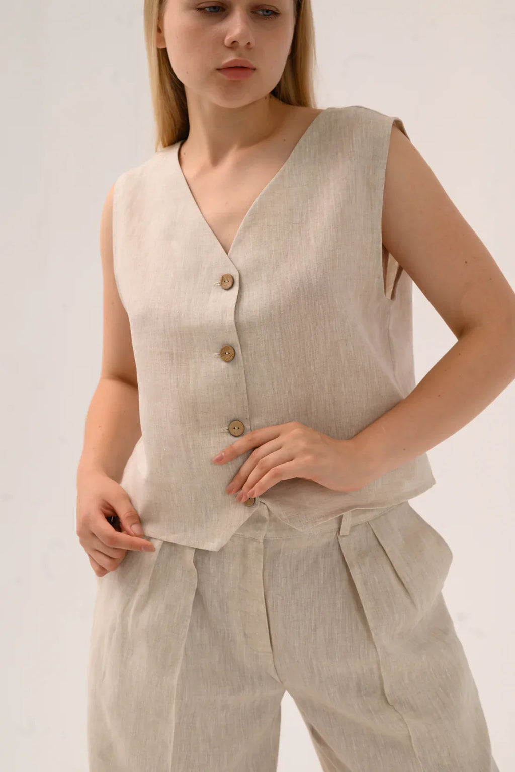 Жилет легкого крою із високоякісного льону від SAVE yourself