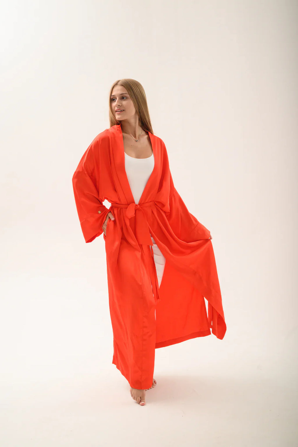 Халат жіночий червоний шовковистий «BAZHANA» SAVE yourself