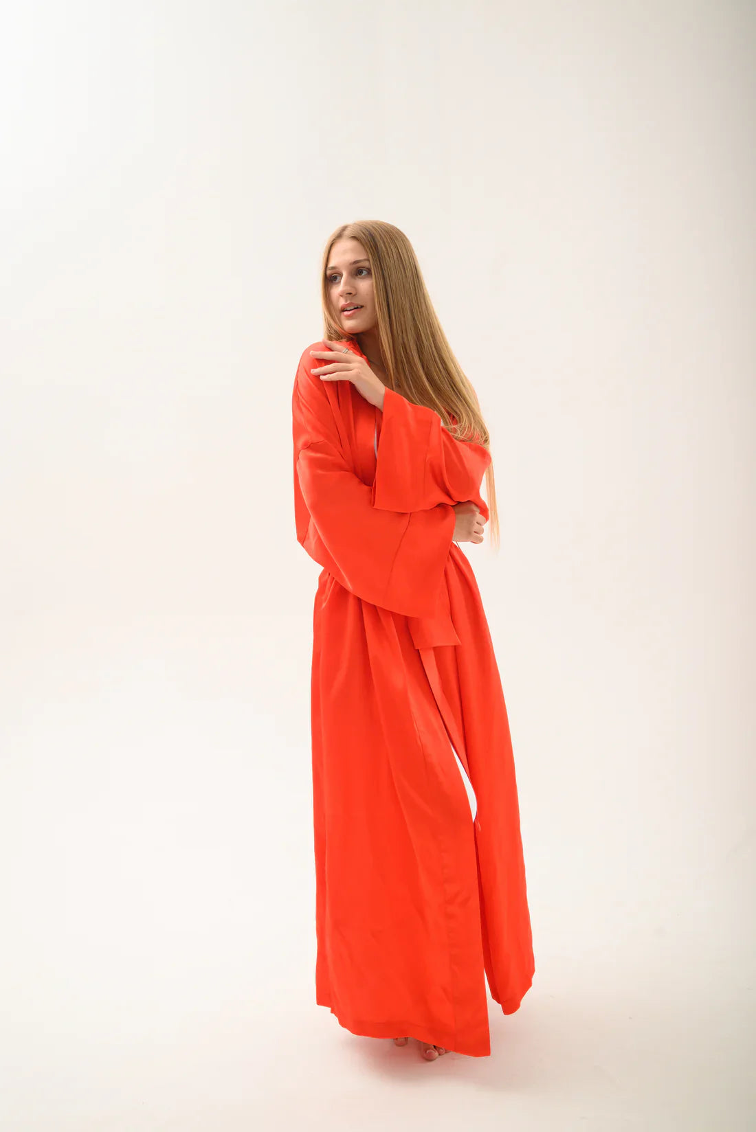 Халат жіночий червоний шовковистий «BAZHANA» SAVE yourself