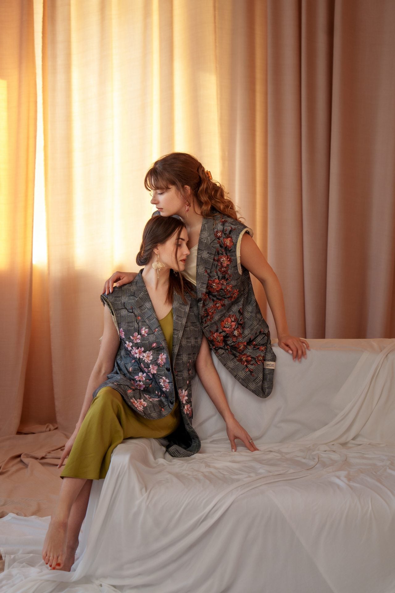 Жилет “Рожева ніжність” від LunaTart на Замовлення