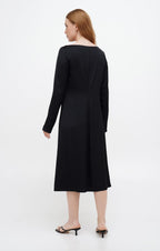 Hodvábne midi šaty Gitta s dlhými rukávmi od FAYNA