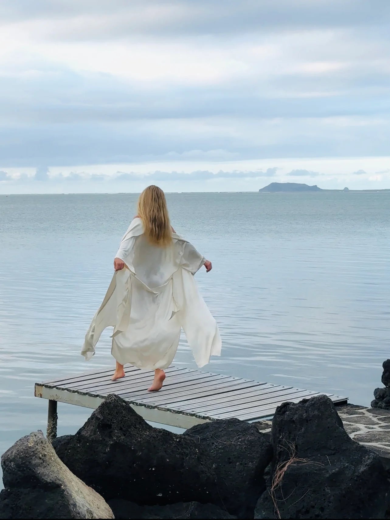 Халат-кімоно жіночий молочний з шовковистої віскози "LEGKA" SAVE yourself