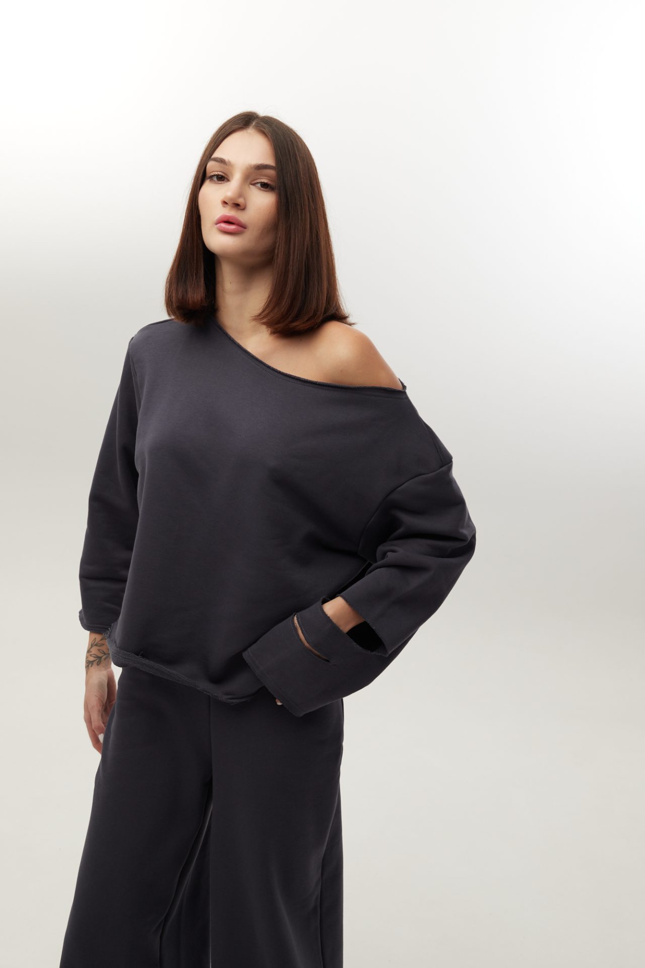 Світшот з розрізами на рукаві BRU