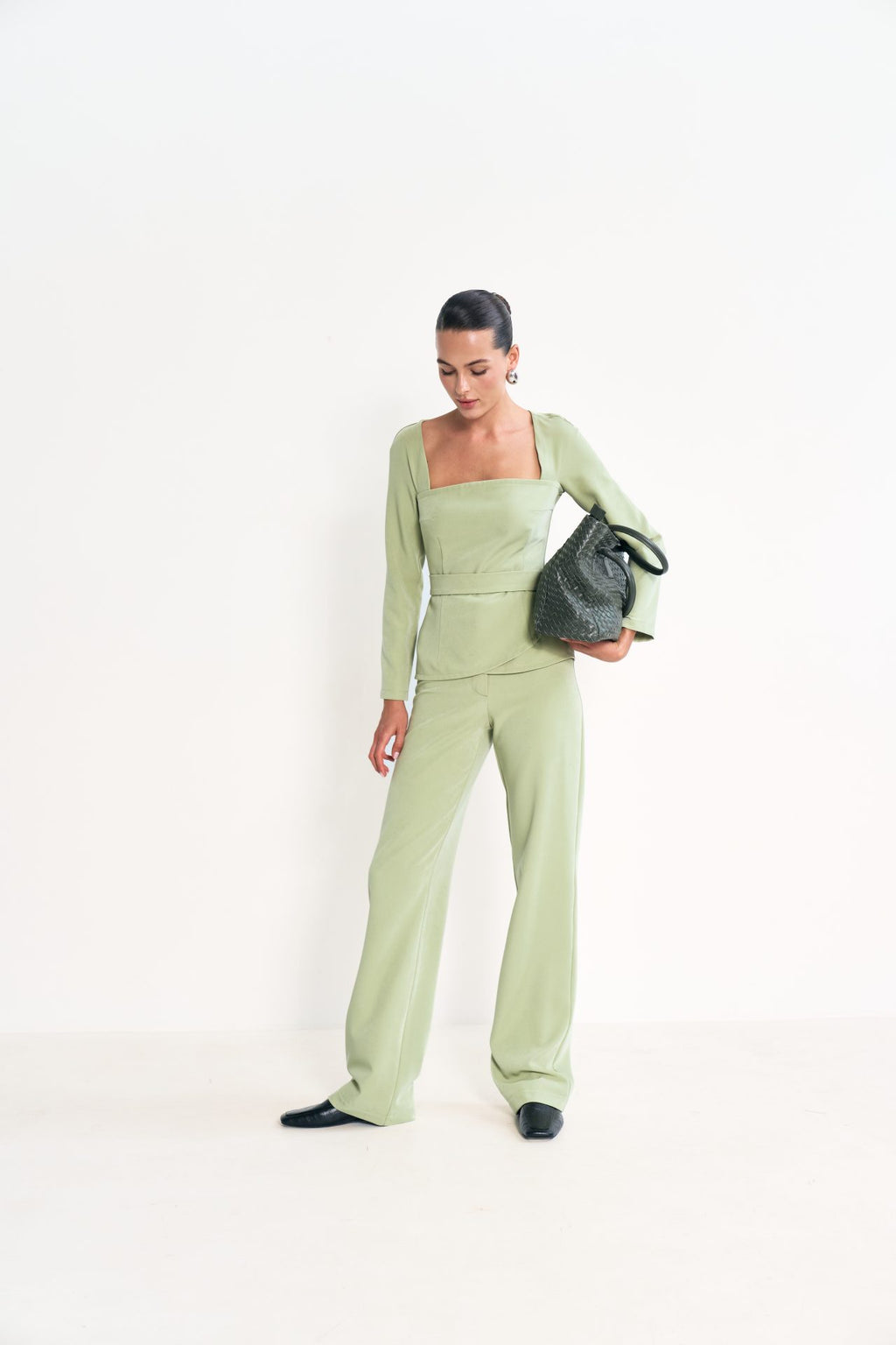 Elegantný oblek s opaskom, olivový KA.EL